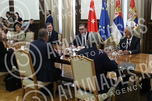 The President of the Republic of Serbia, Aleksandar Vucic, met with the Minister of Foreign Affairs of the Republic of Turkey, Mevlut Cavusoglu.Predsednik Republike Srbije Aleksandar Vucic sastao se sa ministrom spoljnih poslova Republike Turske Mev