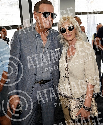 The premiere of the song and the screening of the video 