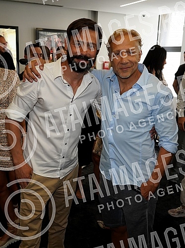 The premiere of the song and the screening of the video 