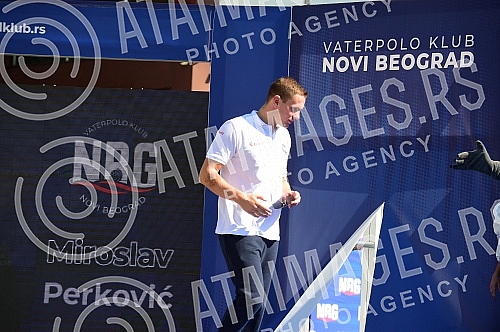 Water polo club Novi Beograd officially opened the new season today at the pool, April 11, with the presentation of all selections and the first team.Vaterpolo klub Novi Beograd je novu sezonu svecano otvorio danas u  na bazenu 11. april predstavlj