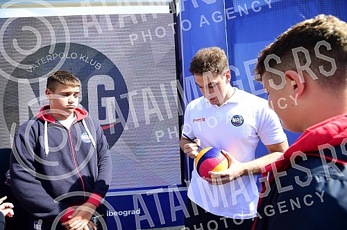 Water polo club Novi Beograd officially opened the new season today at the pool, April 11, with the presentation of all selections and the first team.Vaterpolo klub Novi Beograd je novu sezonu svecano otvorio danas u  na bazenu 11. april predstavlj