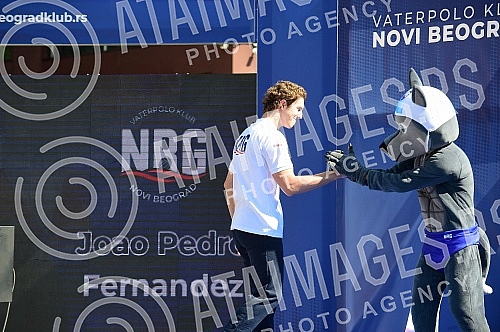 Water polo club Novi Beograd officially opened the new season today at the pool, April 11, with the presentation of all selections and the first team.Vaterpolo klub Novi Beograd je novu sezonu svecano otvorio danas u  na bazenu 11. april predstavlj