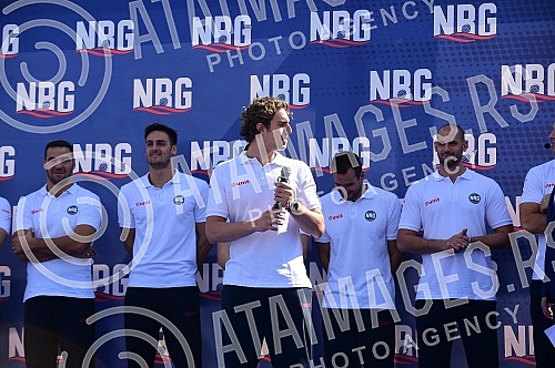 Water polo club Novi Beograd officially opened the new season today at the pool, April 11, with the presentation of all selections and the first team.Vaterpolo klub Novi Beograd je novu sezonu svecano otvorio danas u  na bazenu 11. april predstavlj