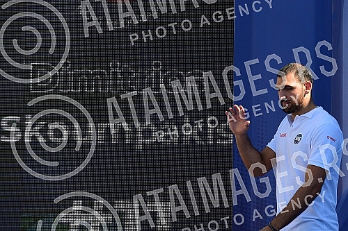 Water polo club Novi Beograd officially opened the new season today at the pool, April 11, with the presentation of all selections and the first team.Vaterpolo klub Novi Beograd je novu sezonu svecano otvorio danas u  na bazenu 11. april predstavlj