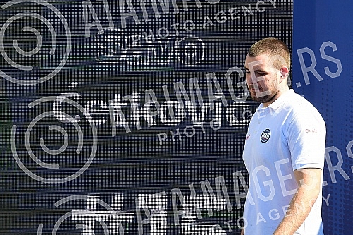 Water polo club Novi Beograd officially opened the new season today at the pool, April 11, with the presentation of all selections and the first team.Vaterpolo klub Novi Beograd je novu sezonu svecano otvorio danas u  na bazenu 11. april predstavlj