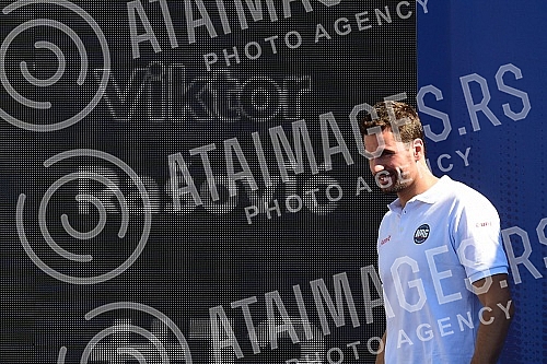 Water polo club Novi Beograd officially opened the new season today at the pool, April 11, with the presentation of all selections and the first team.Vaterpolo klub Novi Beograd je novu sezonu svecano otvorio danas u  na bazenu 11. april predstavlj