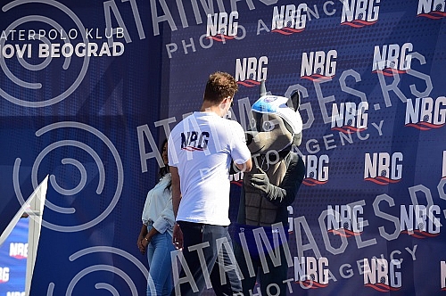 Water polo club Novi Beograd officially opened the new season today at the pool, April 11, with the presentation of all selections and the first team.Vaterpolo klub Novi Beograd je novu sezonu svecano otvorio danas u  na bazenu 11. april predstavlj