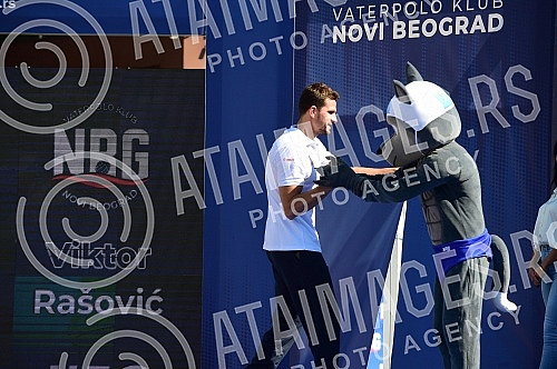 Water polo club Novi Beograd officially opened the new season today at the pool, April 11, with the presentation of all selections and the first team.Vaterpolo klub Novi Beograd je novu sezonu svecano otvorio danas u  na bazenu 11. april predstavlj