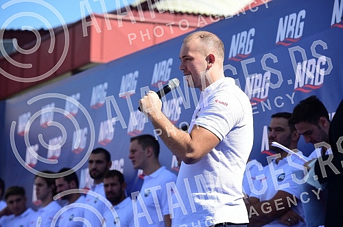 Water polo club Novi Beograd officially opened the new season today at the pool, April 11, with the presentation of all selections and the first team.Vaterpolo klub Novi Beograd je novu sezonu svecano otvorio danas u  na bazenu 11. april predstavlj