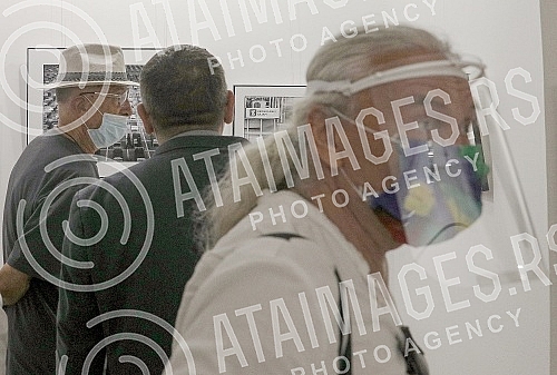 Photographer Goran Sivacki, a member of the editorial board of the MONDO portal, organized an exhibition of his photographs taken during the state of emergency and the coronavirus epidemic at the Singidunum gallery.Fotograf Goran Sivacki, clan reda