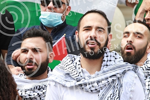 A rally in support of the Palestinian people in Jerusalem was held at the Monument to Prince Mikhail on Republic Square, organized by the Palestinian Diaspora in Serbia. Kod Spomenika knezu Mihailu, na Trg Republike odrzan skup podrske palestinskom