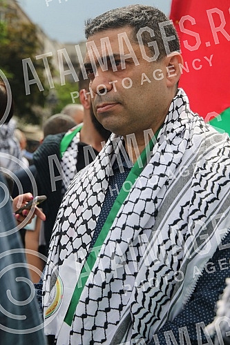 A rally in support of the Palestinian people in Jerusalem was held at the Monument to Prince Mikhail on Republic Square, organized by the Palestinian Diaspora in Serbia. Kod Spomenika knezu Mihailu, na Trg Republike odrzan skup podrske palestinskom