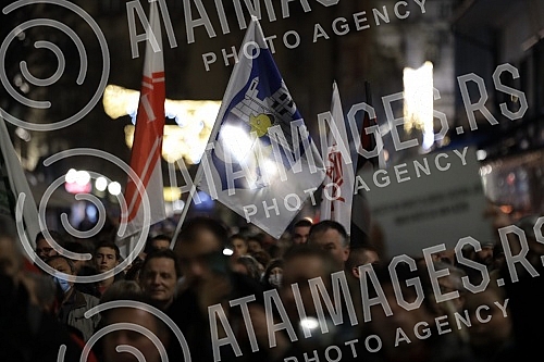 Several organizations and political parties called on citizens to gather in Belgrade's Republic Square, where those arrested and beaten during a peaceful protest and representatives of the organizers involved in the blockade will address those gather
