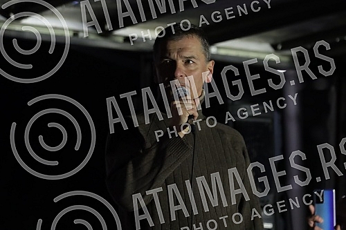 Several organizations and political parties called on citizens to gather in Belgrade's Republic Square, where those arrested and beaten during a peaceful protest and representatives of the organizers involved in the blockade will address those gather