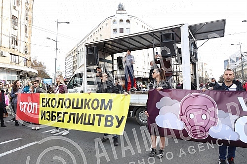 The third protest for safe air of the Eco Guard Association started in Terazije.Treci po redu protest za bezopasni vazduh udruzenja Eko straza poceo je na Terazijama.