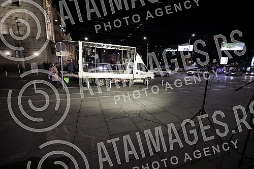 Several organizations and political parties called on citizens to gather in Belgrade's Republic Square, where those arrested and beaten during a peaceful protest and representatives of the organizers involved in the blockade will address those gather