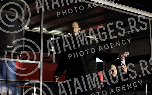 Several organizations and political parties called on citizens to gather in Belgrade's Republic Square, where those arrested and beaten during a peaceful protest and representatives of the organizers involved in the blockade will address those gather