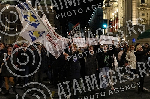 Several organizations and political parties called on citizens to gather in Belgrade's Republic Square, where those arrested and beaten during a peaceful protest and representatives of the organizers involved in the blockade will address those gather