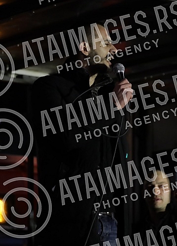 Several organizations and political parties called on citizens to gather in Belgrade's Republic Square, where those arrested and beaten during a peaceful protest and representatives of the organizers involved in the blockade will address those gather