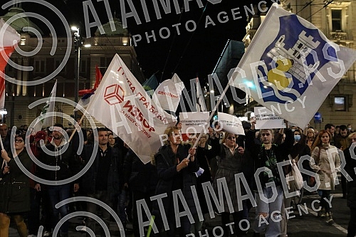 Several organizations and political parties called on citizens to gather in Belgrade's Republic Square, where those arrested and beaten during a peaceful protest and representatives of the organizers involved in the blockade will address those gather
