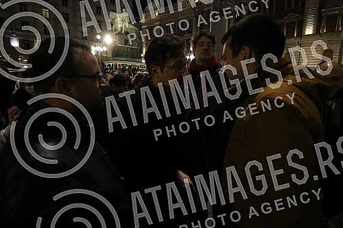 Several organizations and political parties called on citizens to gather in Belgrade's Republic Square, where those arrested and beaten during a peaceful protest and representatives of the organizers involved in the blockade will address those gather