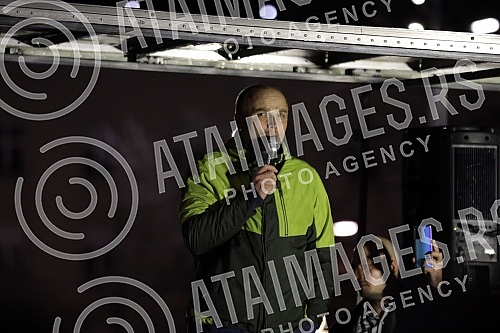 Several organizations and political parties called on citizens to gather in Belgrade's Republic Square, where those arrested and beaten during a peaceful protest and representatives of the organizers involved in the blockade will address those gather