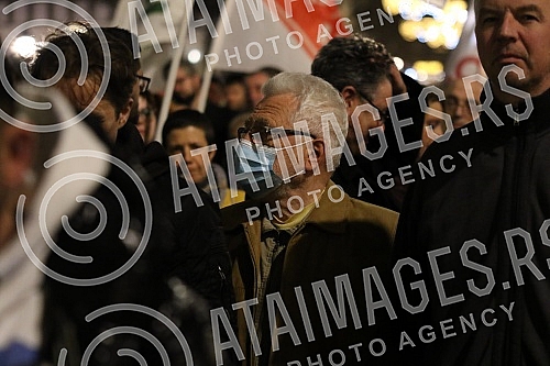 Several organizations and political parties called on citizens to gather in Belgrade's Republic Square, where those arrested and beaten during a peaceful protest and representatives of the organizers involved in the blockade will address those gather