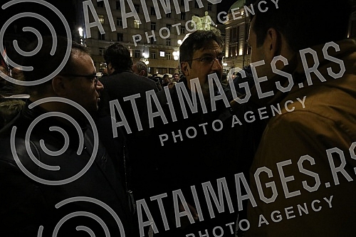 Several organizations and political parties called on citizens to gather in Belgrade's Republic Square, where those arrested and beaten during a peaceful protest and representatives of the organizers involved in the blockade will address those gather