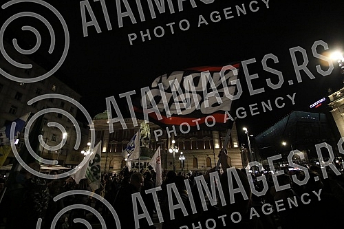 Several organizations and political parties called on citizens to gather in Belgrade's Republic Square, where those arrested and beaten during a peaceful protest and representatives of the organizers involved in the blockade will address those gather