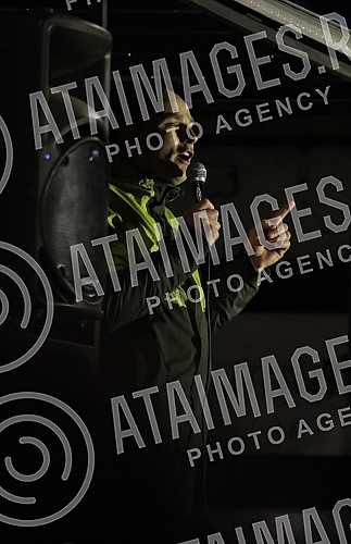 Several organizations and political parties called on citizens to gather in Belgrade's Republic Square, where those arrested and beaten during a peaceful protest and representatives of the organizers involved in the blockade will address those gather