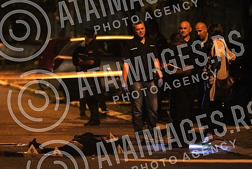 In the urban settlement Cerak guy is wounded girl and then killed himself.U naselju Cerak momak je ranio devojku a potom pocinio samoubistvo.