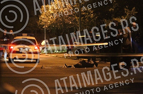 In the urban settlement Cerak guy is wounded girl and then killed himself.U naselju Cerak momak je ranio devojku a potom pocinio samoubistvo.