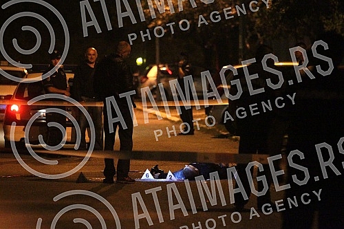 In the urban settlement Cerak guy is wounded girl and then killed himself.U naselju Cerak momak je ranio devojku a potom pocinio samoubistvo.