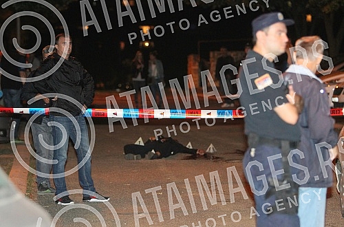 In the urban settlement Cerak guy is wounded girl and then killed himself.U naselju Cerak momak je ranio devojku a potom pocinio samoubistvo.