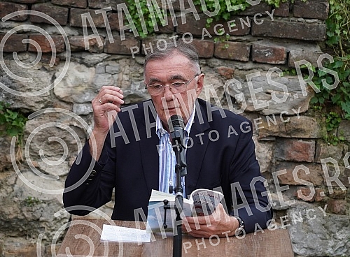 As part of the Evenings  at Kosancica event, organized by the National library of Serbia, at the site on Kosancicev venac, writer and academic Dusan Kovacevic also presented himself as a poet.U okviru manifestacije Veceri na Kosancicu, koju organiz