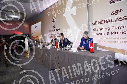 The Assembly of the Standing Conference of Towns and Municipalities (SCTM) was held at the Crown Plaza Hotel, where the possibilities for strengthening local self-government in Serbia were discussed.U hotelu Kraun plaza odrzana je Skupstina Stalne 