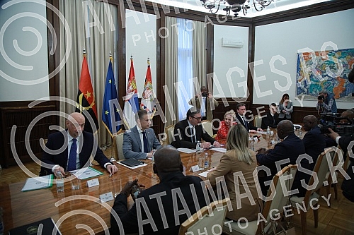 The President of Serbia, Aleksandar Vucic, met with the Minister of Foreign Affairs of Angola, Tete Antonio, and the Minister of National Defense and Veterans of the Homeland of that country, Jose Eduardo dos Santos.Predsednik Srbije Aleksandar Vuc