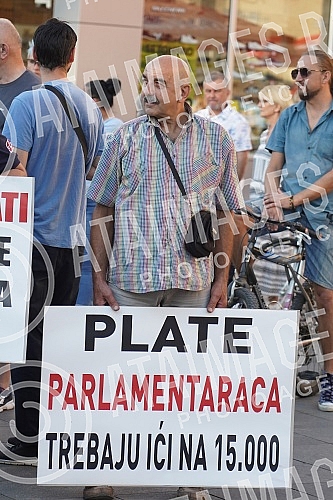 On Krajina Square in Banja Luka, about a hundred citizens expressed their dissatisfaction with the state of affairs in the protest ironically called 