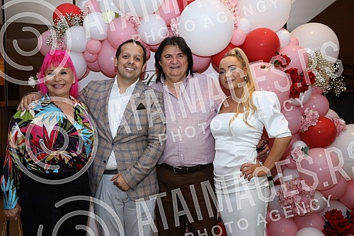 Emir Habibovic and Tamara Selimovic organized a celebration for the birth of their daughter Ariana at the Hyatt hotel.Emir Habibovic i Tamara Selimovic organizovali su u hotelu Hyatt proslavu povodom rodjenja cerke Ariane.