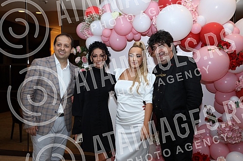 Emir Habibovic and Tamara Selimovic organized a celebration for the birth of their daughter Ariana at the Hyatt hotel.Emir Habibovic i Tamara Selimovic organizovali su u hotelu Hyatt proslavu povodom rodjenja cerke Ariane.