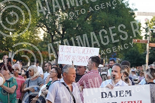 On Krajina Square in Banja Luka, about a hundred citizens expressed their dissatisfaction with the state of affairs in the protest ironically called 