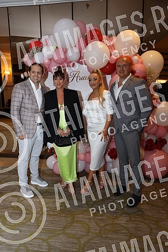 Emir Habibovic and Tamara Selimovic organized a celebration for the birth of their daughter Ariana at the Hyatt hotel.Emir Habibovic i Tamara Selimovic organizovali su u hotelu Hyatt proslavu povodom rodjenja cerke Ariane.
