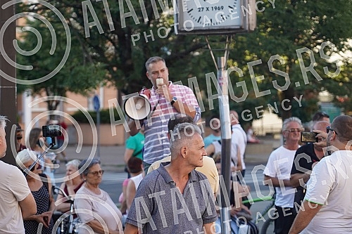 On Krajina Square in Banja Luka, about a hundred citizens expressed their dissatisfaction with the state of affairs in the protest ironically called 