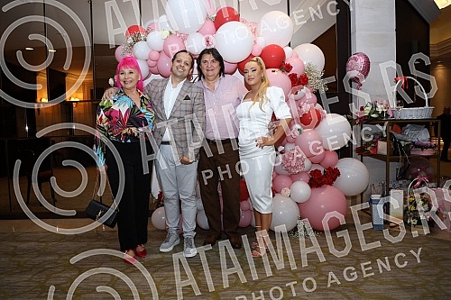 Emir Habibovic and Tamara Selimovic organized a celebration for the birth of their daughter Ariana at the Hyatt hotel.Emir Habibovic i Tamara Selimovic organizovali su u hotelu Hyatt proslavu povodom rodjenja cerke Ariane.