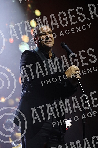 The famous Split tenor Goran Karan, after two big successful concerts in the Serbian capital in 2018 and 2019, returned to the Big Stage of the mts Dvorana.Proslavljeni splitski tenor Goran Karan, nakon dva velika uspesna koncerta u srpskoj preston