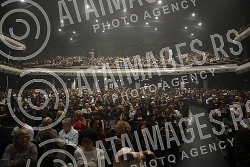 The famous Split tenor Goran Karan, after two big successful concerts in the Serbian capital in 2018 and 2019, returned to the Big Stage of the mts Dvorana.Proslavljeni splitski tenor Goran Karan, nakon dva velika uspesna koncerta u srpskoj preston