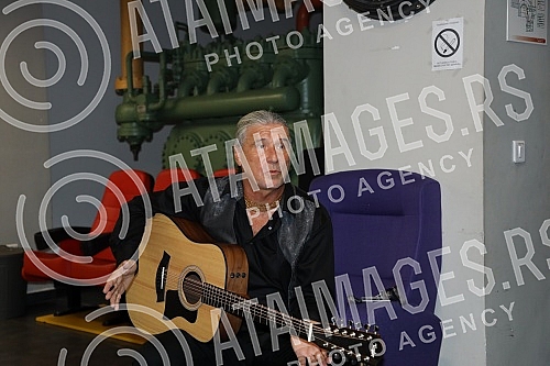 The famous Split tenor Goran Karan, after two big successful concerts in the Serbian capital in 2018 and 2019, returned to the Big Stage of the mts Dvorana.Proslavljeni splitski tenor Goran Karan, nakon dva velika uspesna koncerta u srpskoj preston