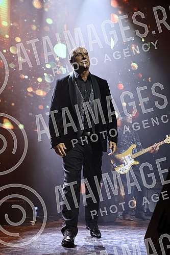 The famous Split tenor Goran Karan, after two big successful concerts in the Serbian capital in 2018 and 2019, returned to the Big Stage of the mts Dvorana.Proslavljeni splitski tenor Goran Karan, nakon dva velika uspesna koncerta u srpskoj preston