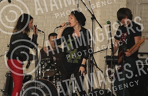 At the Mikser House, the second annual MTV Video Play Awards took place to pay tribute to the performers whose spots were most frequently aired on the regional MTV channel.U Mikser Houseu, odrzana druga po redu godisnja dodela MTV Video Play nagrada