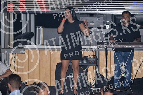 Performance of Dragana Stanojevic - Todorovic (Jana) held on raft River.Nastup Dragane Stanojevic Todorovic (Jana) na splavu River.